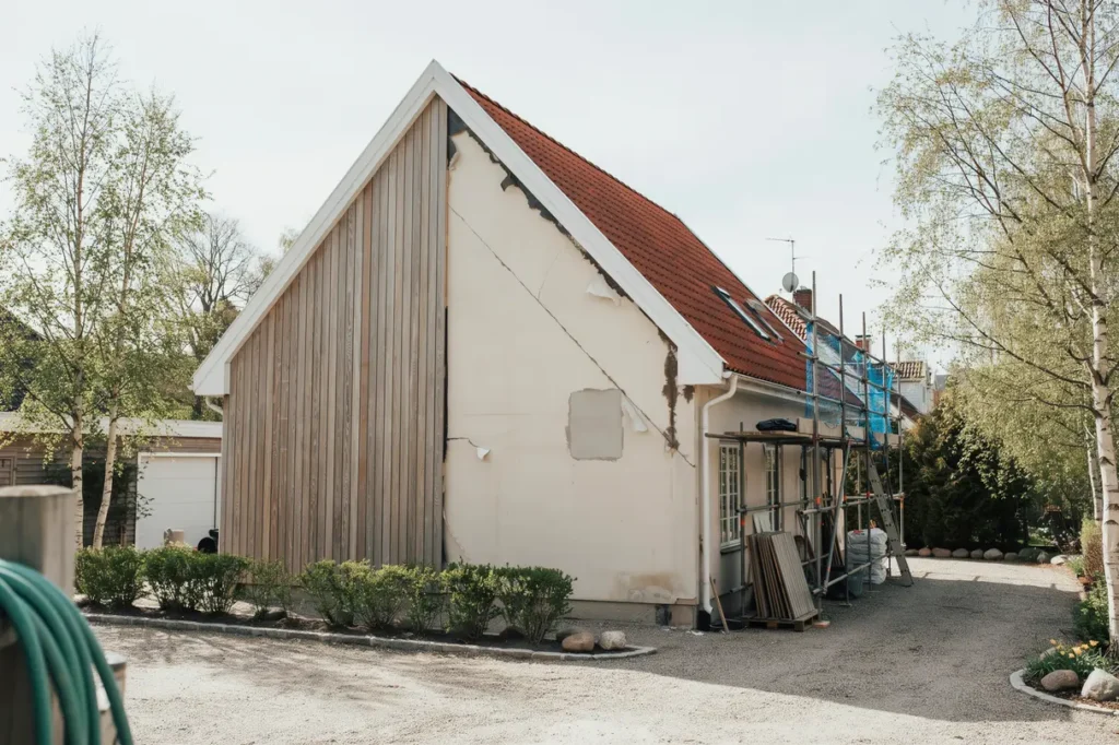 fasadrenovering p tr eller putsfasad tecken att agera r tt tg rder och vad det kostar